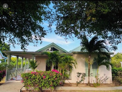Gorgeous 3-bedroom house with WiFi in Cedar Valley Springs, next to Golf Course