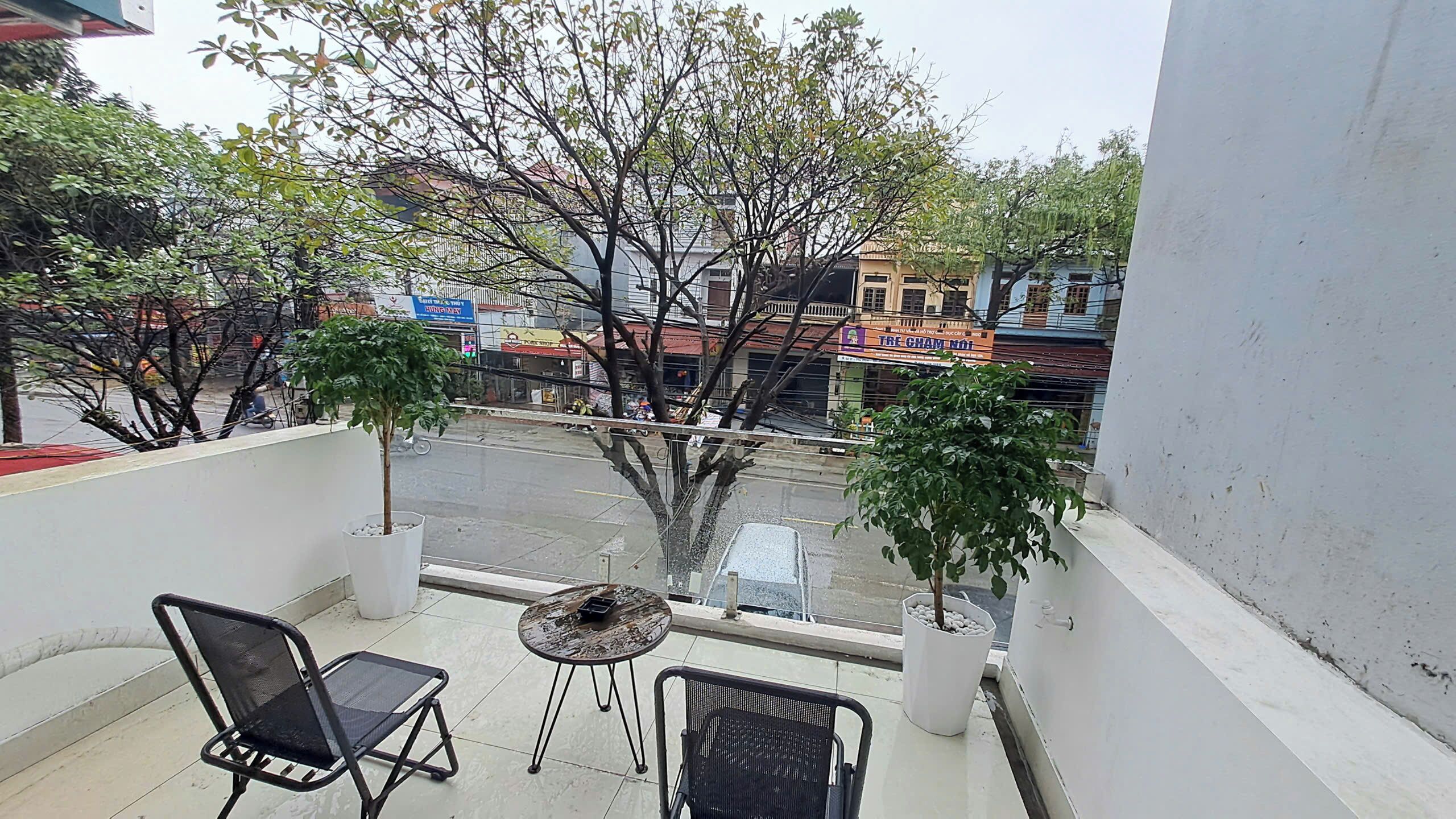 Rom – panorama, 3 enkeltsenger, delt bad | Balkong