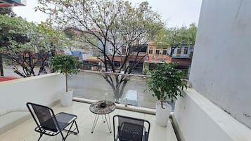 Rom – panorama, 3 enkeltsenger, delt bad | Balkong