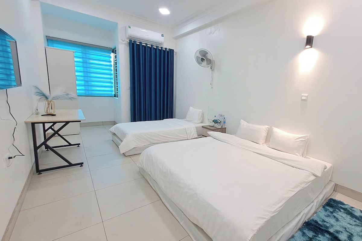 Blackout curtains, soundproofing, free WiFi, bed sheets