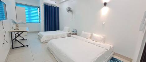 Family Triple Room | Individually decorated, blackout drapes, soundproofing, free WiFi