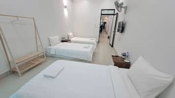 Panoramic Room, 3 Twin Beds, Shared Bathroom | Blackout drapes, soundproofing, free WiFi, bed sheets