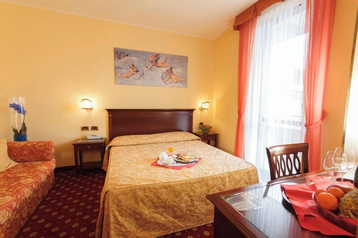 Double or Twin Room, Mountain View | In-room safe, desk, WiFi (free)