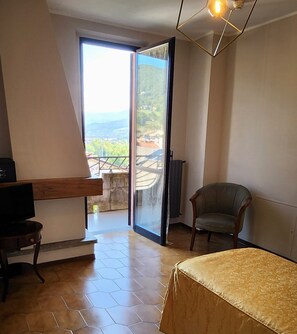 In-room safe, desk, free WiFi