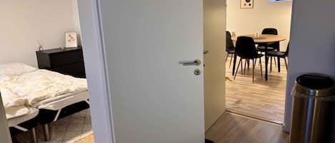 2 Schlafzimmer, Bügeleisen/Bügelbrett, kostenloses WLAN