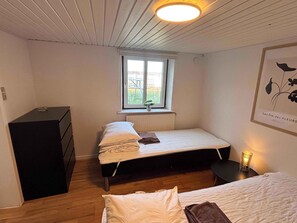 2 soverom, strykejern/-brett og wi-fi (inkludert)