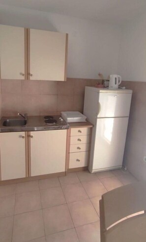 Refrigerador, placa de cocina