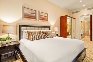 1 bedroom, free WiFi, bed sheets, wheelchair access - Taj Hotel 305 - Studio Apartment, Sleeps 2 (Cape Town)