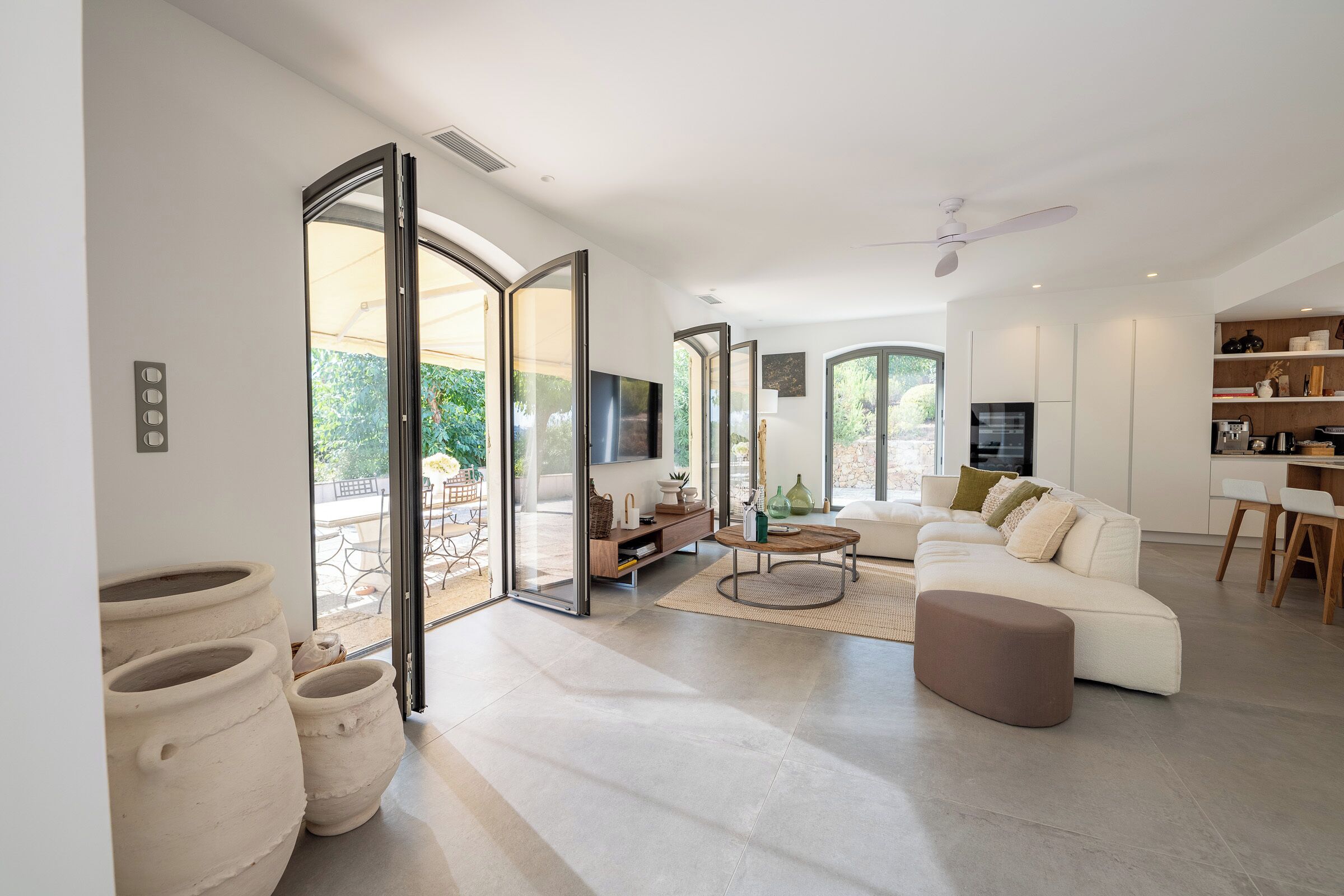 Smart TV, table tennis