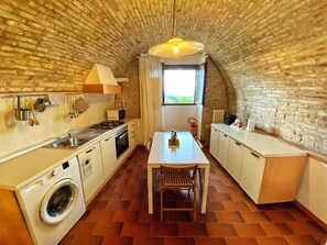 Fridge, microwave, oven, stovetop - La Casa dei Ricordi, La Casa dei Ricordi, meravigliosa vista (San Gimignano)