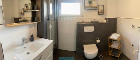 Shower, hair dryer, towels
