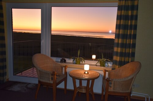 Ferienwohnung 'Nordseeblick' mit Meerblick, privater Terrasse und Wi-Fi