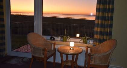 Ferienwohnung 'Nordseeblick' mit Meerblick, privater Terrasse und Wi-Fi