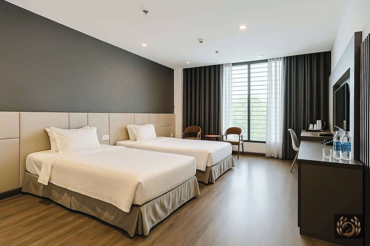 Quarto duplo sênior, sacada, vista para a cidade | 1 quarto, camas com colchões de espuma com sistema de memória, frigobar