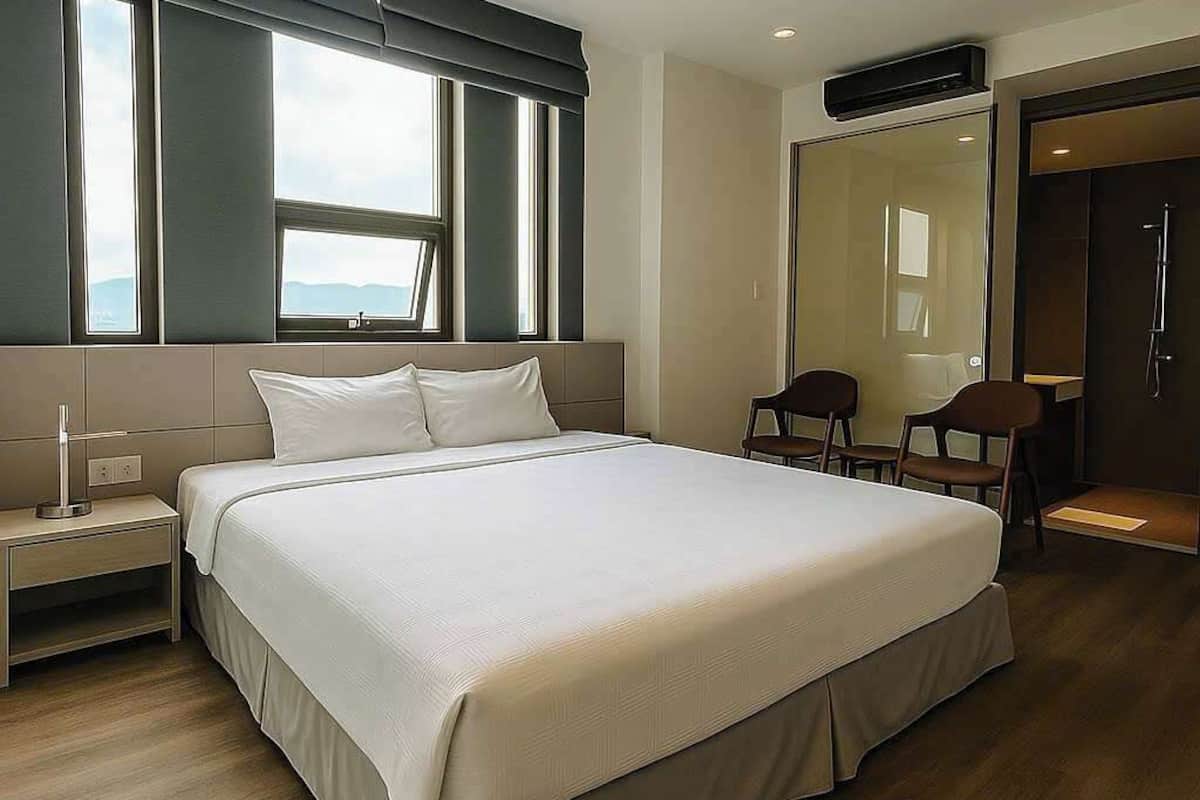 Quarto superior | 1 quarto, camas com colchões de espuma com sistema de memória, frigobar