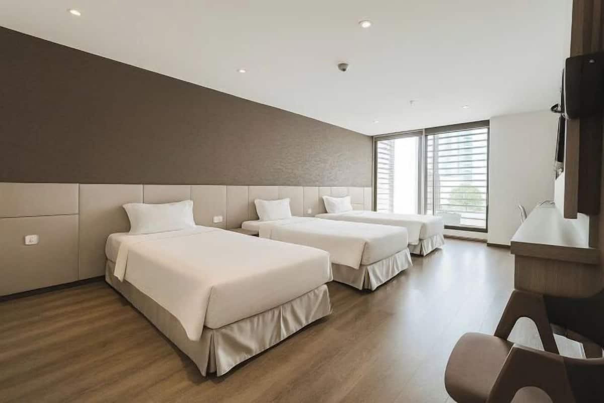 1 bedroom, memory-foam beds, minibar, in-room safe