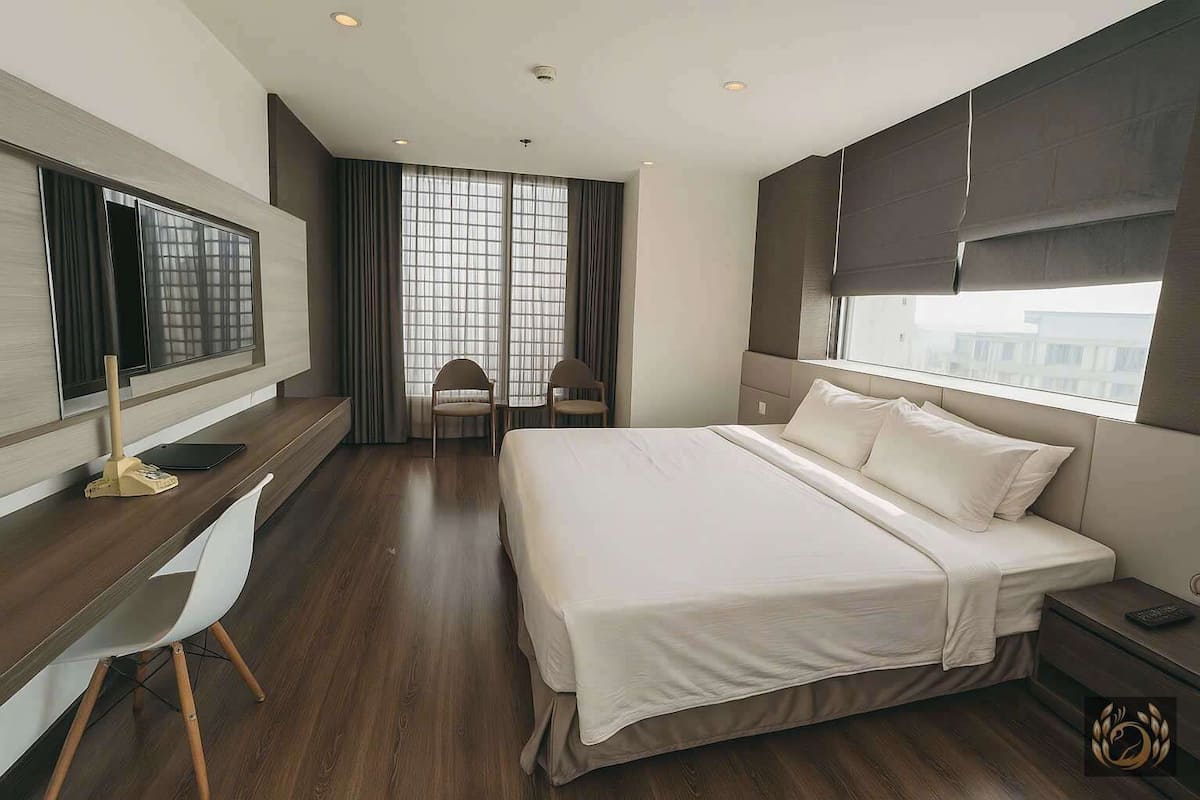 Royal Room, Partial Ocean View