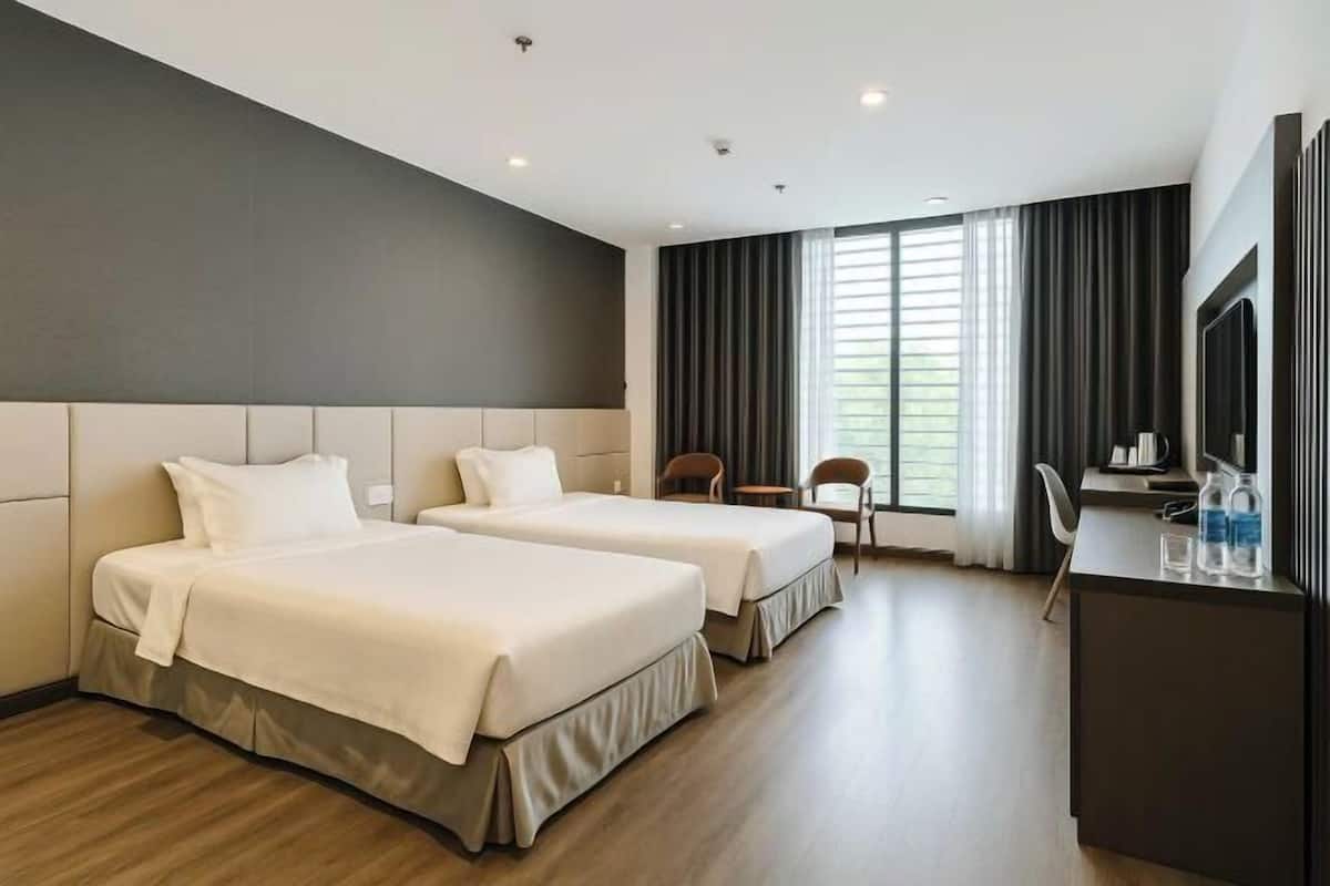 1 bedroom, memory-foam beds, minibar, in-room safe