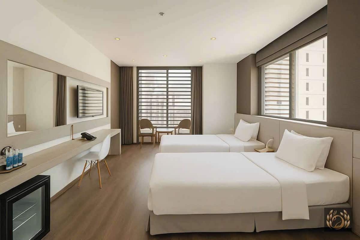 Quarto duplo real, vista parcial para o oceano | 1 quarto, camas com colchões de espuma com sistema de memória, frigobar