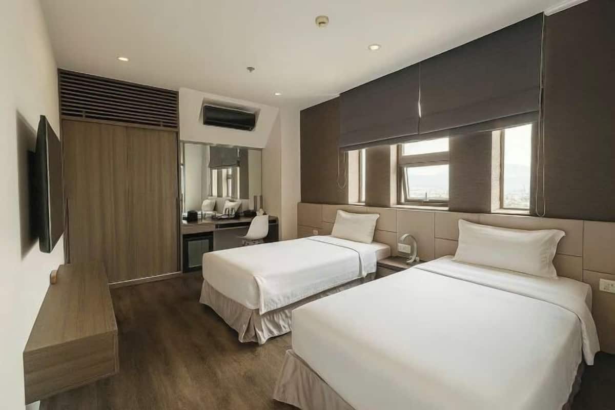 1 bedroom, memory-foam beds, minibar, in-room safe
