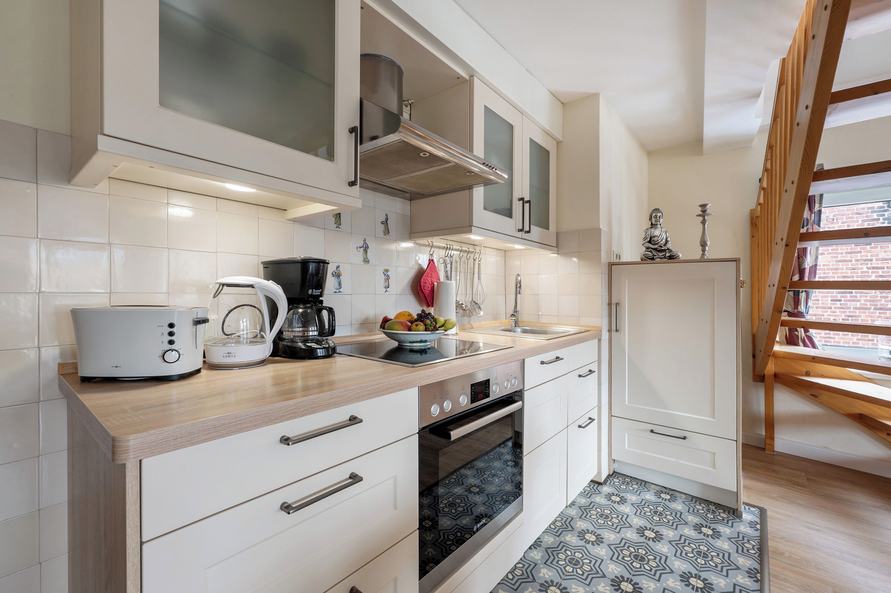 Fridge, oven, stovetop, dishwasher