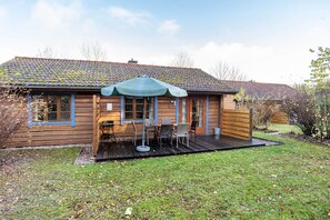 Outdoor dining - Apartment 'Johanna' with Private Terrace, Private Garden and Wi-Fi (Zislow)