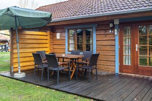 Outdoor dining - Apartment 'Maria' with Private Terrace, Private Garden and Wi-Fi (Zislow)