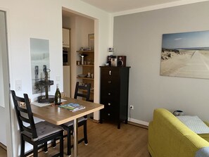 Dining - Apartment 'Felix, 35qm' with Balcony (Horumersiel-Schillig)