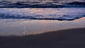 A beach with waves and a sunset. - Apartment 'Jan, 35qm' with Balcony (Horumersiel-Schillig)