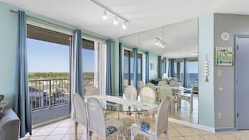Signature Condo, 3 Bedrooms, Balcony, Beachfront | In-room dining