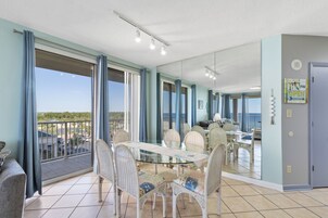 Signature Condo, 3 Bedrooms, Balcony, Beachfront | In-room dining