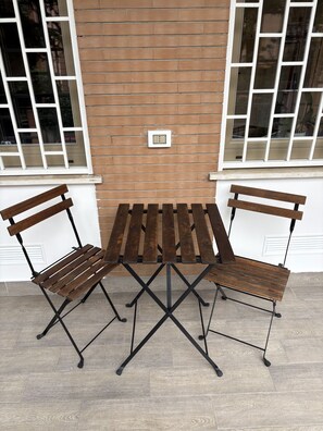 Outdoor dining - Urban Escape in Caprera Square, quiet, modern and with a nice terrace (Roma)