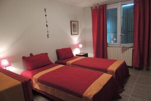 3 Schlafzimmer, Reisekinderbett