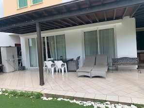 Outdoor dining - 200 meters to sea (Meneou)