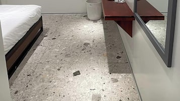 Bureau, espace de travail pour ordinateur portable, Wi-Fi gratuit