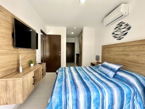 2 bedrooms, desk, iron/ironing board, travel crib