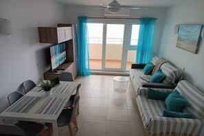 Smart TV - Apartment with sea views in Benalbeach (Benalmádena)