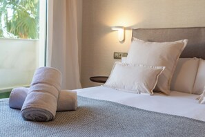 3 bedrooms, iron/ironing board, internet, bed sheets