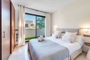 3 soverom, strykejern/-brett, internettilgang og sengetøy