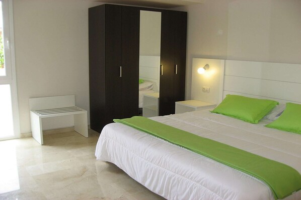 2 間睡房、可攜式嬰兒床