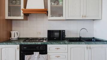 Fridge, oven, stovetop, dining tables