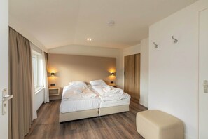 1 Schlafzimmer, Reisekinderbett