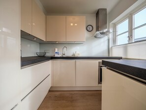 Kühlschrank, Ofen, Herdplatte, Geschirrspüler