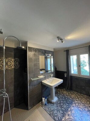 Shower, hair dryer, towels, soap