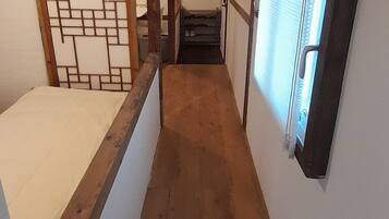 2 bedrooms, desk, WiFi, bed sheets