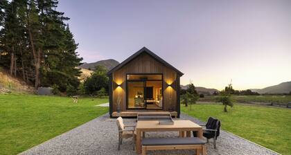 Cozy Cabin called The Lake Hayes Hut, situated in Queenstown