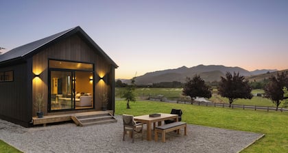 Cozy Cabin called The Lake Hayes Hut, situated in Queenstown