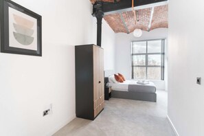 2 Schlafzimmer, Schreibtisch, Bügeleisen/Bügelbrett, WLAN