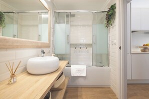 Whirlpool, Haartrockner, Bidet, Handtücher