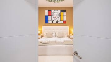 2 dormitoris, planxa i posts de planxar i un bressol de viatge